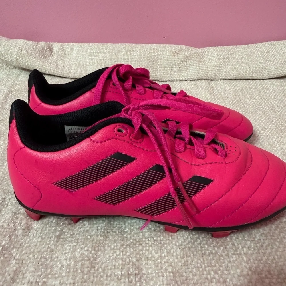 Adidas Bright Pink Soccer Shoes girl's size 1 1/2